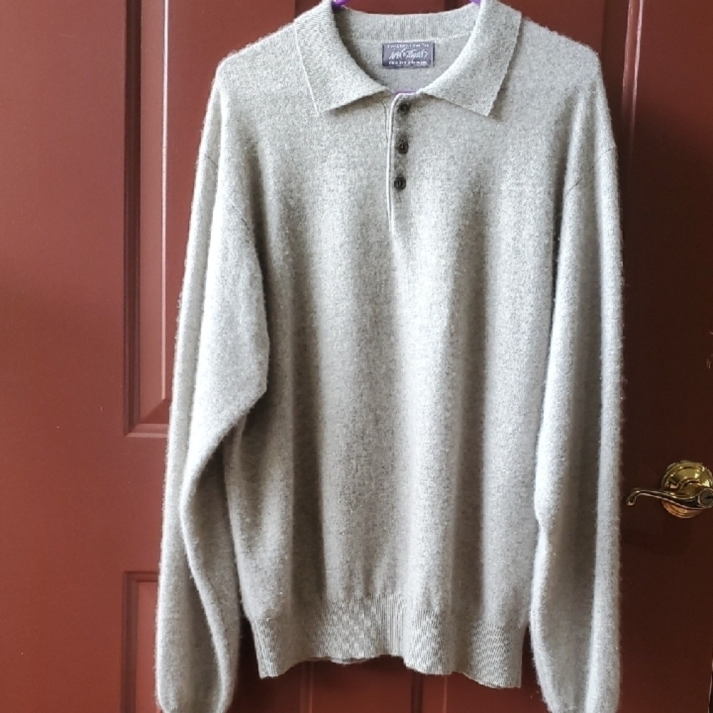 Lord & Taylor 2 Ply Cashmere Gray Crewneck Sweater